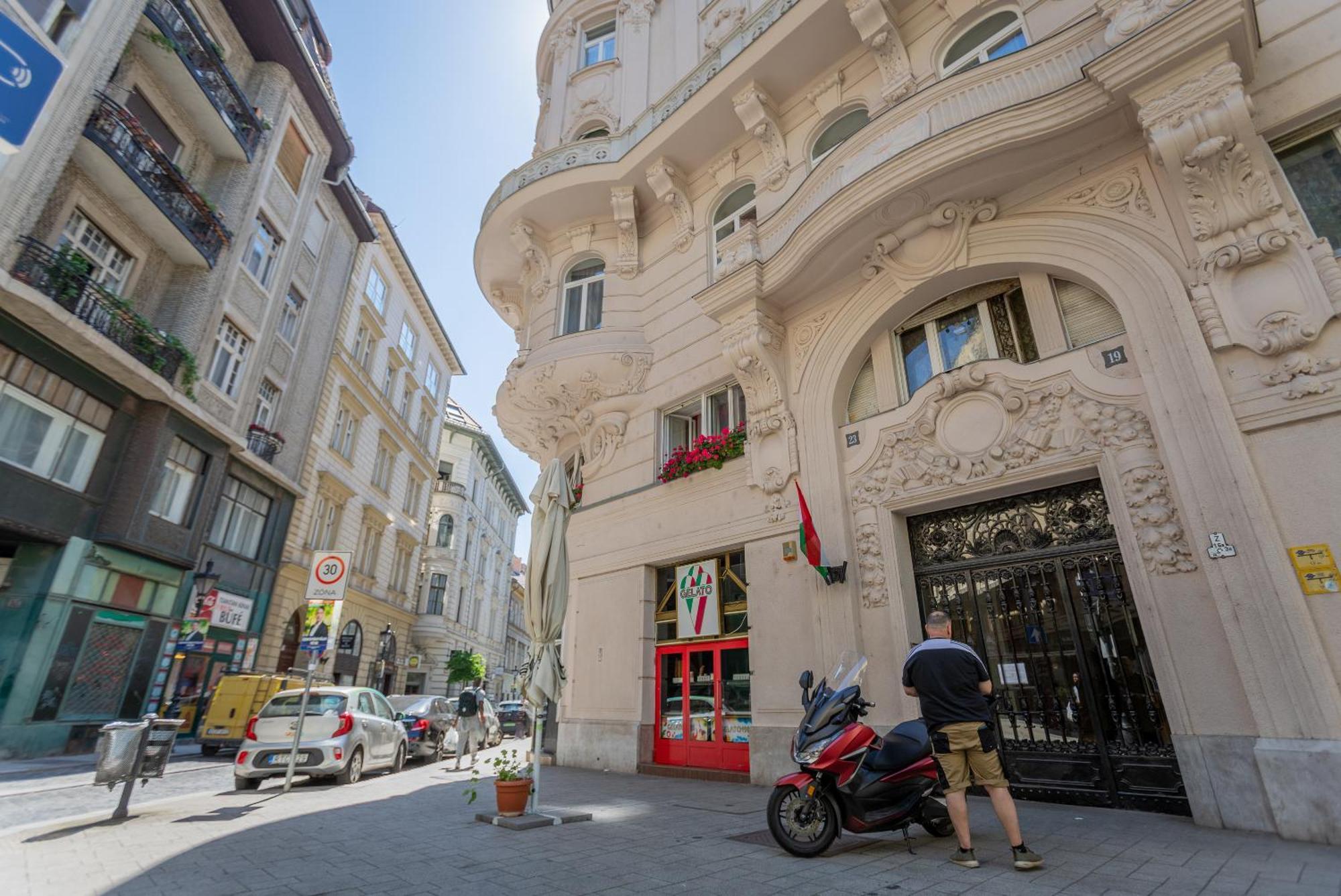 Iranyi Studio Budapest Exterior photo
